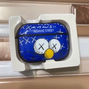 AIRPOD PRO KAWS CASE